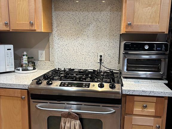 5th image of 16166 Merrill Ave APT A