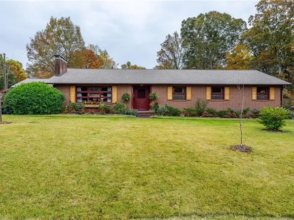 3900 King Arthur Ct, Winston Salem, NC 27104