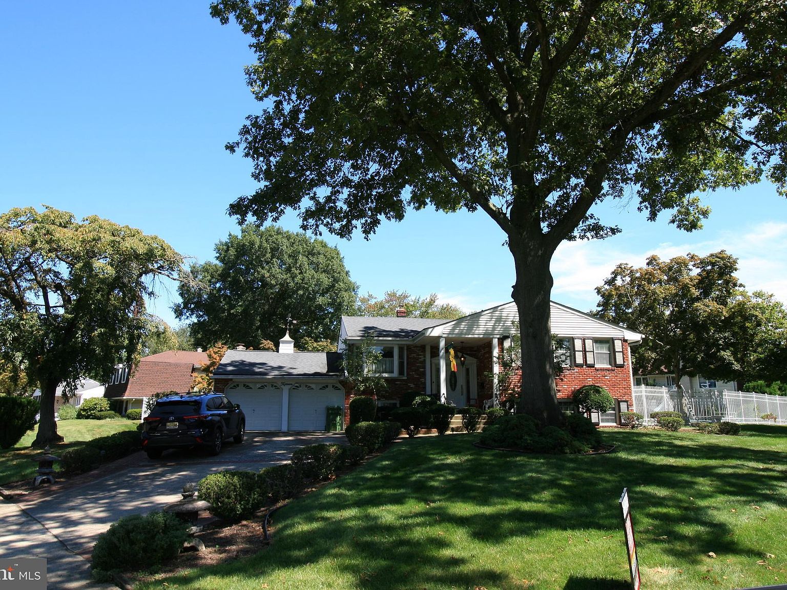 house on the hillまとめ売り House on the Hill | The Coolector