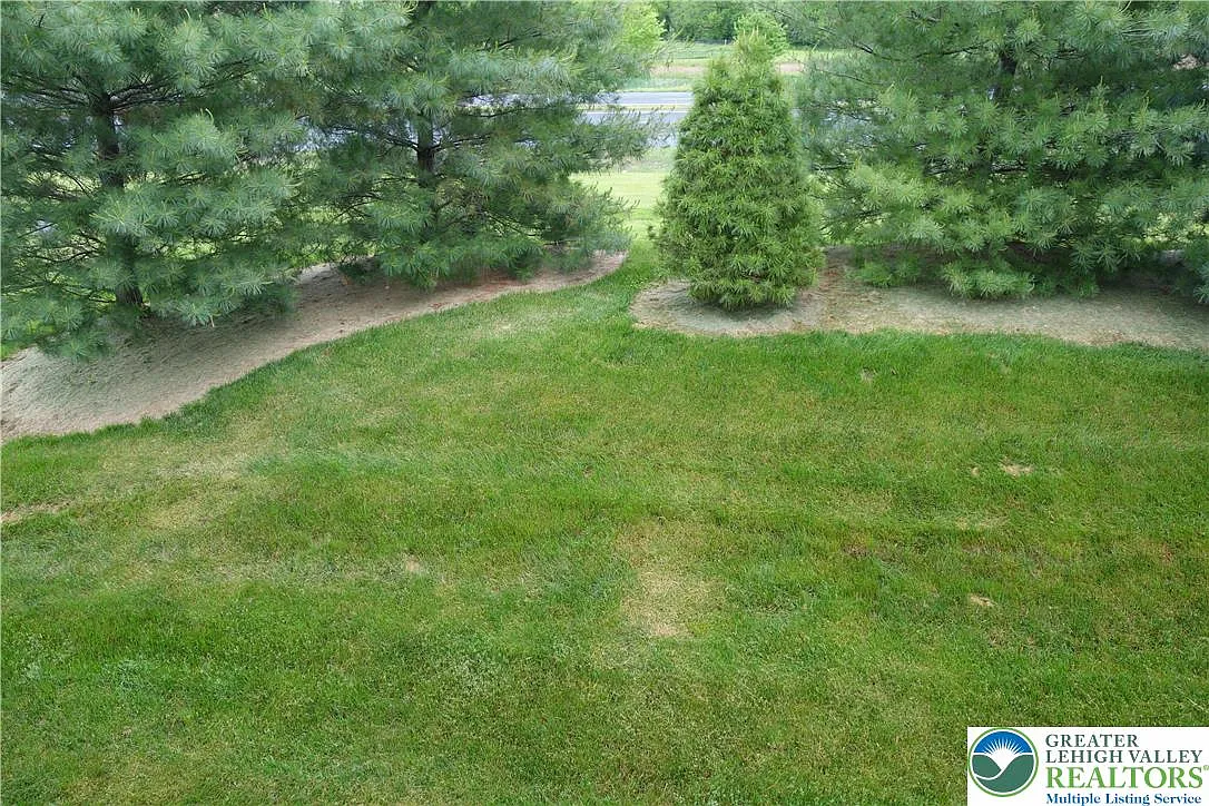 3 bed, 2.5 bath, 2470 sqft, $2,600 — Photo 3