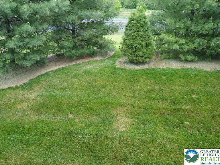 1033 King Way — Photo 3