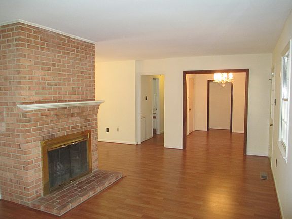 5th image of 938 Longfellow Ct