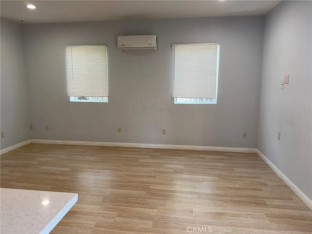 2 bed, 900 sqft, $3,700 — Photo 3