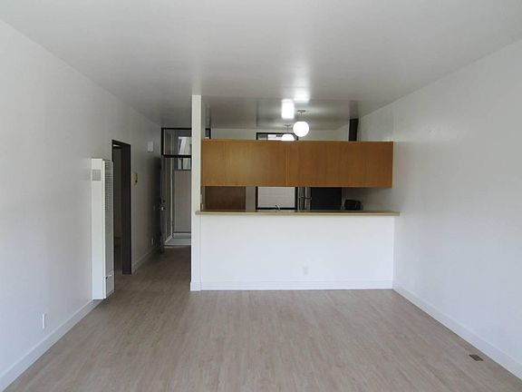 4th image of 215 W Arrellaga St APT 5