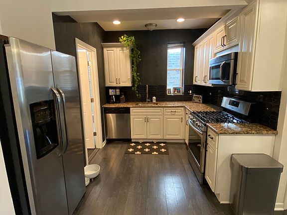 4th image of 1026 N Paulina St APT 2F