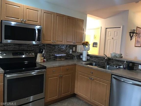 4th image of 2812 NE 5th Ave