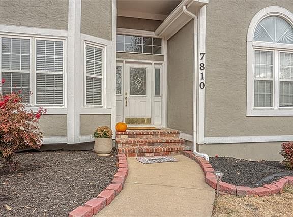 3rd image of 7810 Sunset Dr