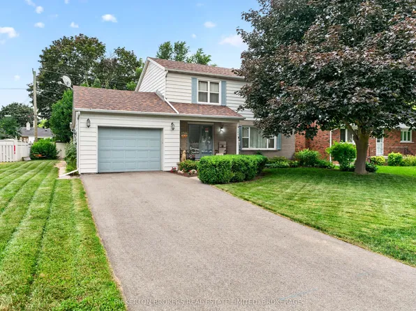 160 Elmwood Dr, Gananoque, ON K7G 1N9