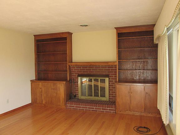 3rd image of 520 Briarwood Dr