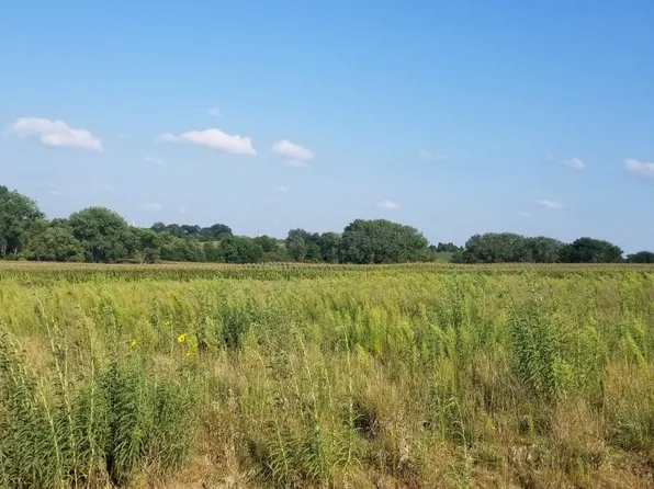 330 Larkspur Ln, Seward, NE 68434
