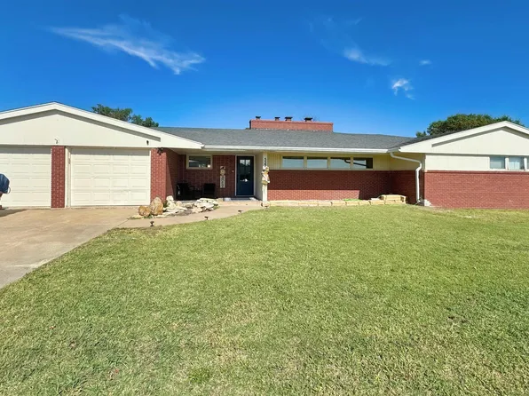 522 E 1st St, Lucas, KS 67648