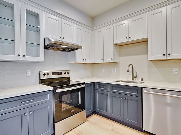 Full Kitchen with Stove and Oven