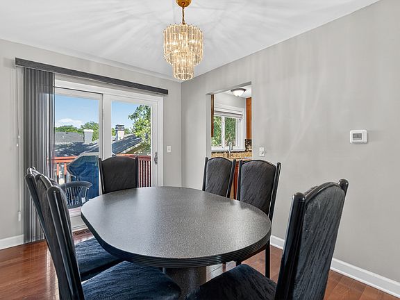 4th image of 802 S Prairie Ave
