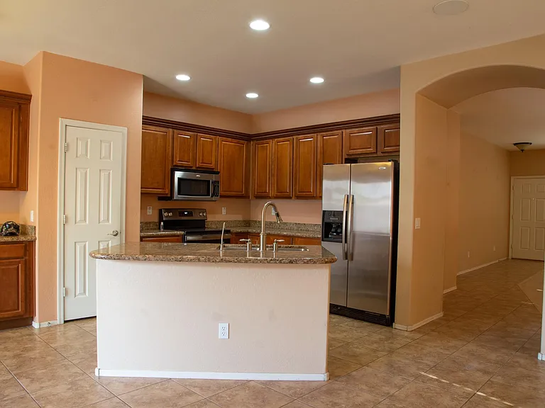 7016 W Branham Ln — Photo 14