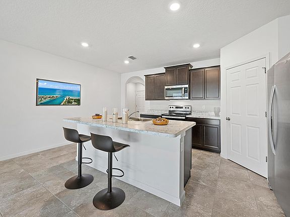 4th image of 2725 SE Garfield Avenue