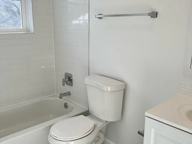 300 59th St NE #3 — Photo 8