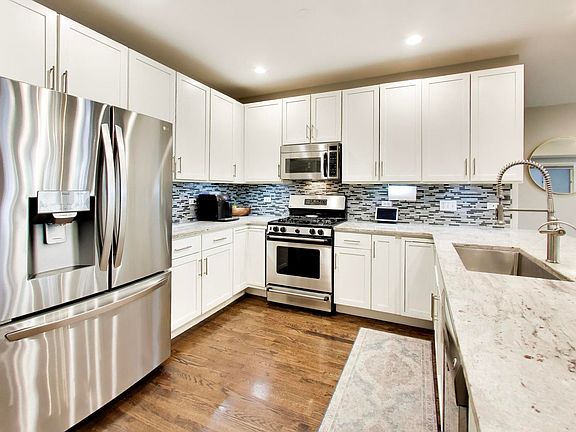 4th image of 2303 W Chicago Ave APT 1