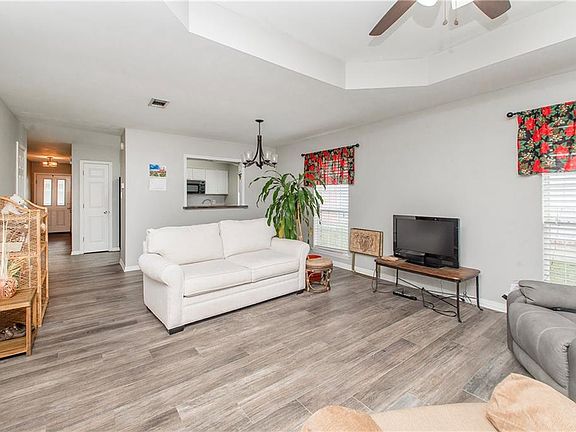 5th image of 846 Eden Oaks Dr