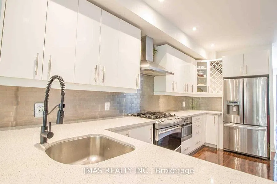 3 bed, 2.5 bath, 2150 sqft, $8,880 — Photo 2