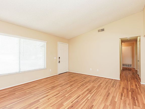 5th image of 4395 Syracuse St