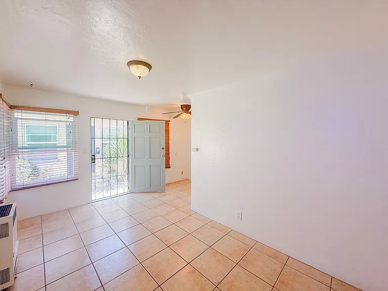1 Bedroom / 1 Bath Cottage W/ Parking space in Normal Heights — Photo 5