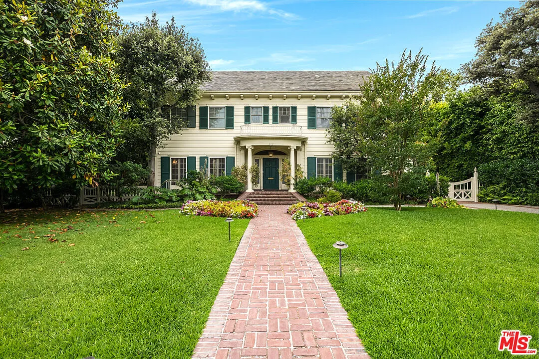 5 bed, 5.0 bath, 5000 sqft, $25,000 — Photo 1