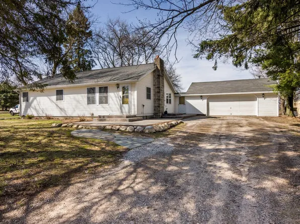 5861 Gleaner Hall Rd, Kingsley, MI 49649