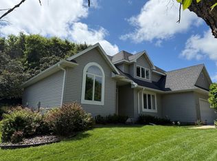 1972 Fox Valley Dr SW, Rochester, MN 55902