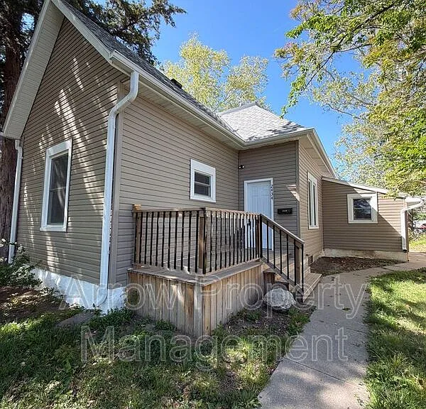 2434 W St — Photo 1