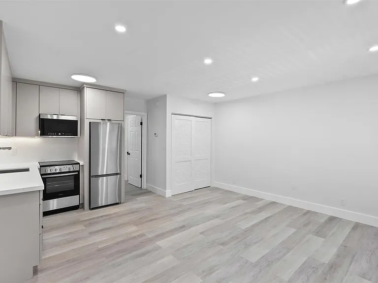 1101 NE 18th Ave #8 — Photo 4