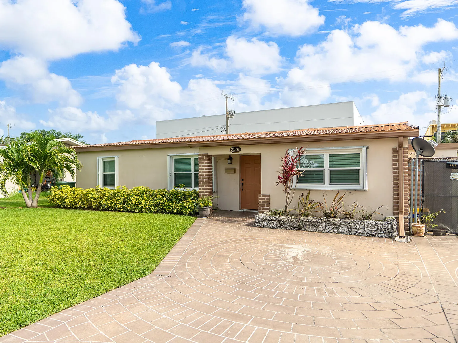3 bed, 1966 sqft, $3,650 — Photo 2