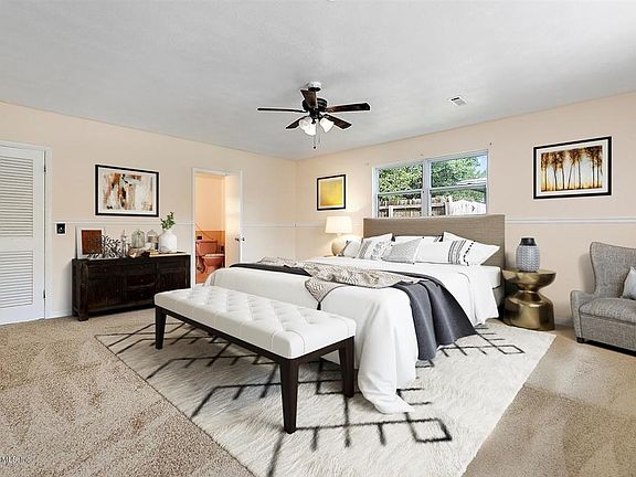 3rd image of 4726 Glorianne Cir E