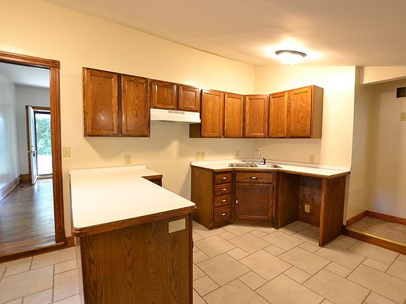 5th image of 172 E Eureka St