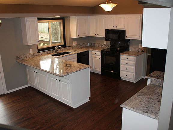 Eat-In Kitchen