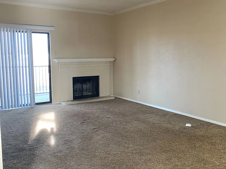 1020 Mockingbird Ln #D — Photo 3