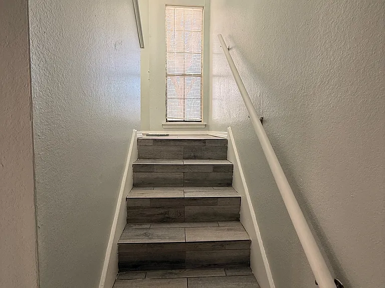 906 Wentwood Dr — Photo 10
