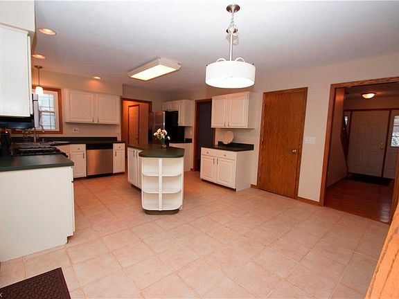 4th image of 1067 Dover Dr