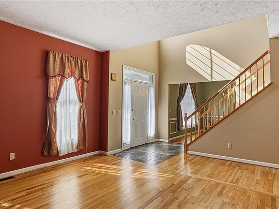 3rd image of 11 Turnberry Dr