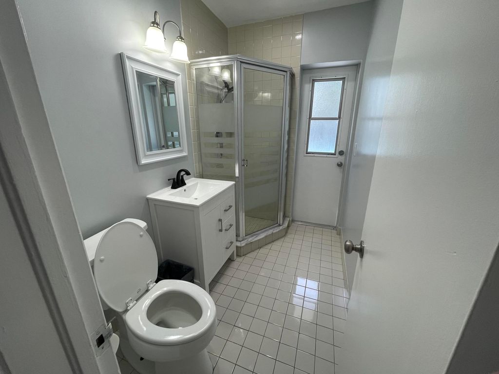 2620 NE 19TH Street, photo 8