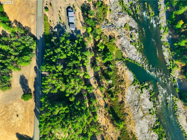 N Bank Rd #3800, Roseburg, OR 97470