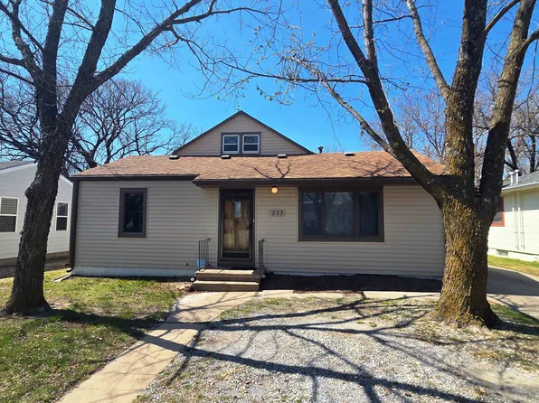 233 S Streeter Ave, Hesston, KS 67062