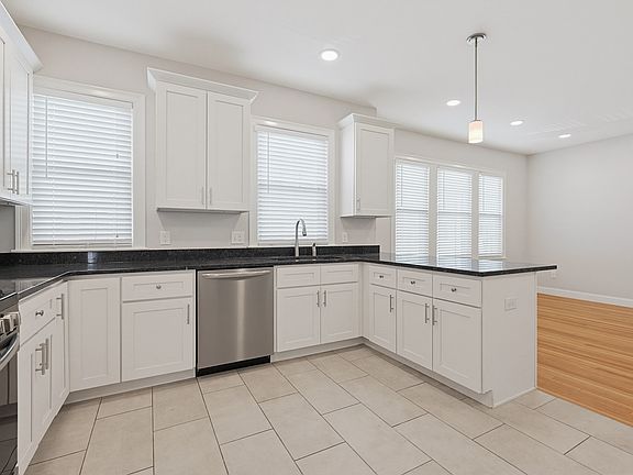 5th image of 91 Verndale St