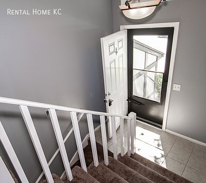 3rd image of 5221 Knox Ave