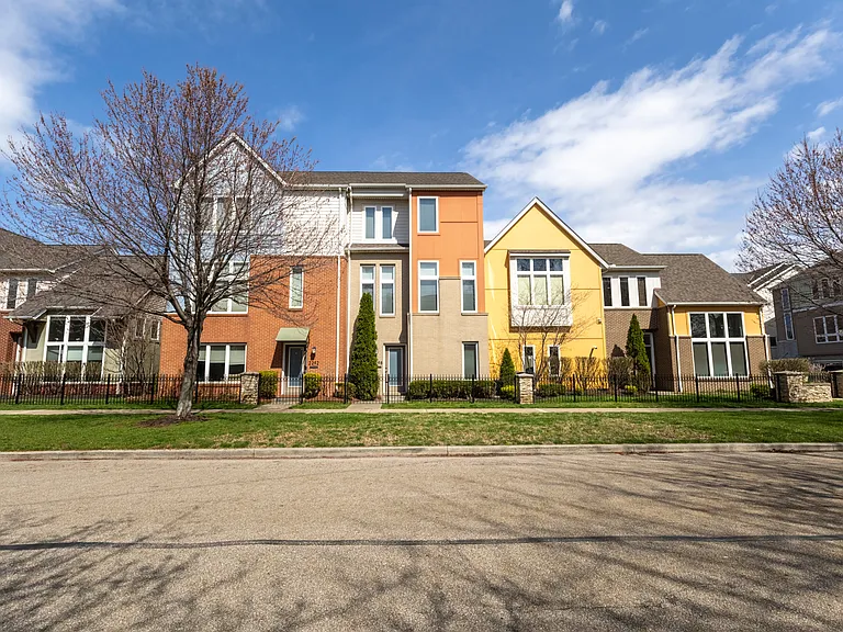 2298 City View Dr — Photo 1