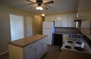 3rd image of 232 Steele St