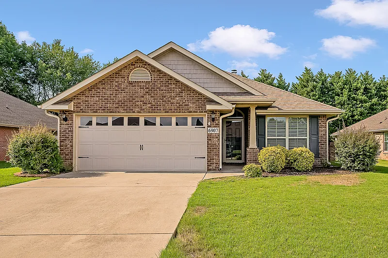 3 bed, 2.0 bath, 1484 sqft, $1,800 — Photo 1