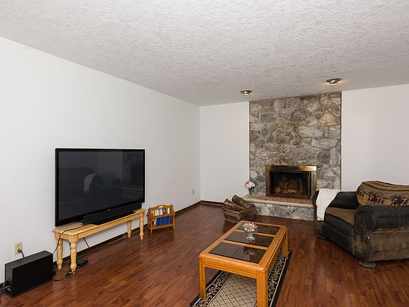 4th image of 21105 NE 227th Ave