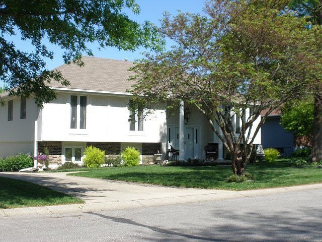 1st image of 3409 SW Lake Shore Dr