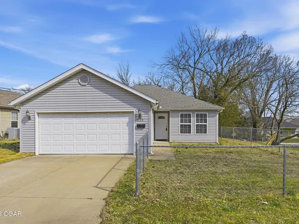 533 N Walker St, Webb City, MO 64870