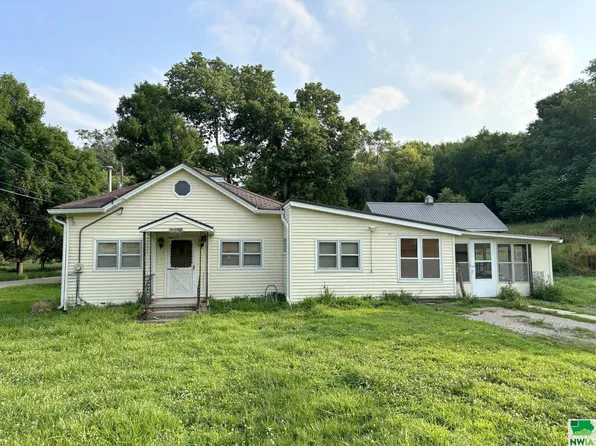 2516 Prescott St, Sioux City, IA 51103